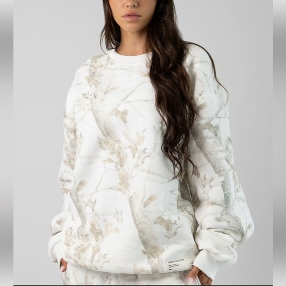 Comfrt Tops - Comfrt Unisex Camo White Oak Crewneck Sweatshirt Large